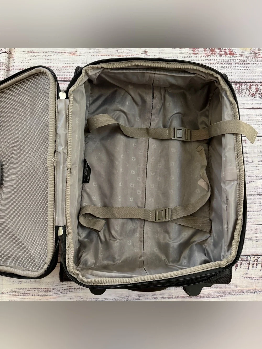 SwissGear Small Rolling Carry-On Bag Black Expandable Luggage